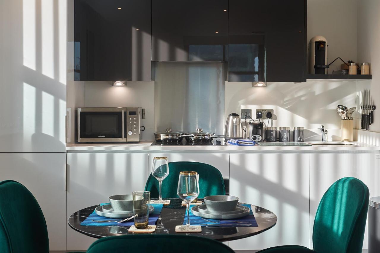 Апартаменты Seven Living Slough - Free Parking & Fast Wi-Fi Экстерьер фото